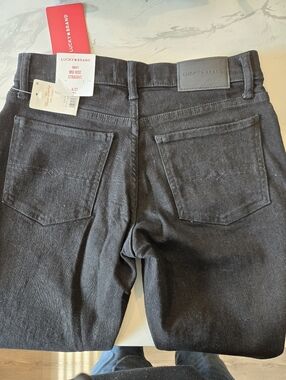 NWT. Lucky Brand Black Sweet Mid Rise Straight Jeans. Size 4/27
